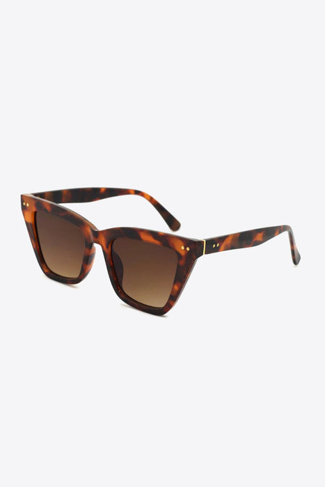 UV400 Wayfarer Sunglasses - Fashionable Eye Shield for Bright Days