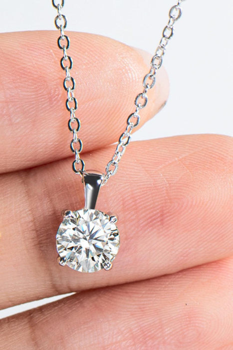 Luxurious Sophistication: Sterling Silver Necklace with 1 Carat Lab-Diamond