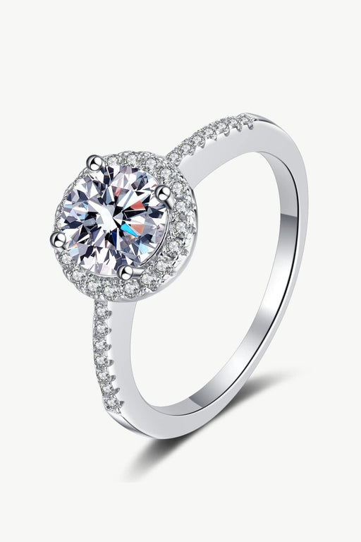 Sophisticated Sparkle: Luxurious Moissanite Ring for Effortless Glamour