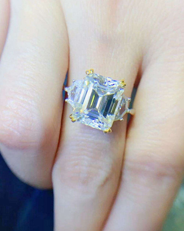 Elegant Radiance: Stunning 5 Carat Lab-Diamond Silver Ring