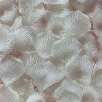 Romantic Elegance Silk Rose Petals Collection: 1000 Lush Red Petals for Memorable Celebrations