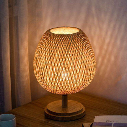 Artisan Crafted Bamboo Rattan Table Lamp - Chic Vintage Chinese Style Lighting for Home Atmosphere