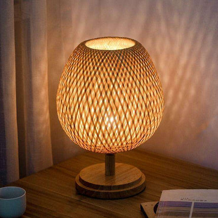 Artisan Crafted Bamboo Rattan Table Lamp - Chic Vintage Chinese Style Lighting for Home Atmosphere