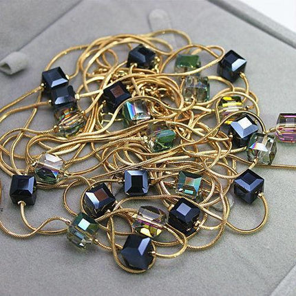 Austrian Crystal Adjustable Sweater Chain Necklace: Chic Versatility and Lasting Sophistication - Très Elite