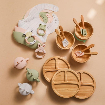 Bamboo Baby Feeding Set with Suction Plates and Rattle Toy - 7-Piece Collection - Très Elite