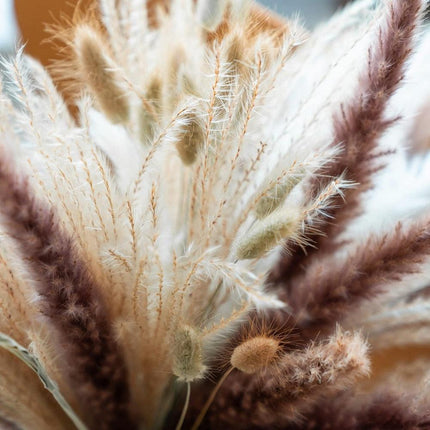 Bohemian Serenity: 80-Piece Dried Floral Grass Arrangement - Très Elite