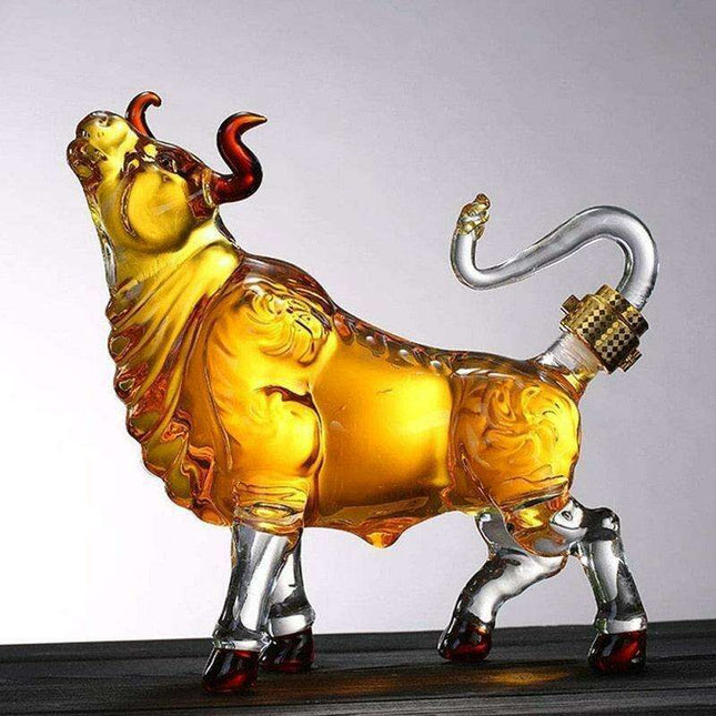 Bull-Themed Whiskey Decanter: Eye-Catching Glass Design for Your Home Bar