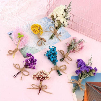 Charming Dried Floral Elegance: Set of 8 Natural Mini Bouquets - Très Elite