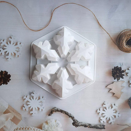 Charming Frosted Snowflake Silicone Mold for Exquisite Dessert Designs - Très Elite