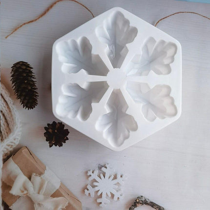 Charming Frosted Snowflake Silicone Mold for Exquisite Dessert Designs - Très Elite