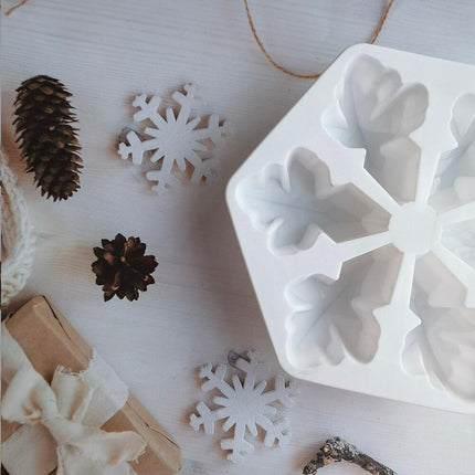 Charming Frosted Snowflake Silicone Mold for Exquisite Dessert Designs - Très Elite