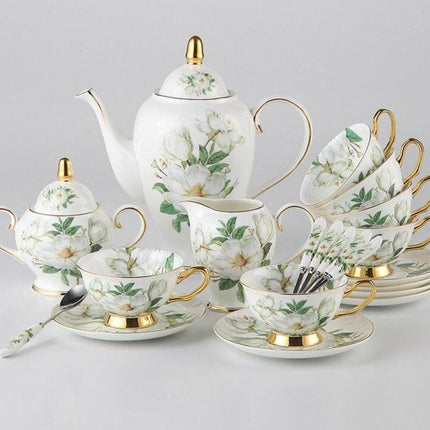 Charming Golden Chrysanthemum Bone China Tea Set: Elegant English Craftsmanship - Très Elite