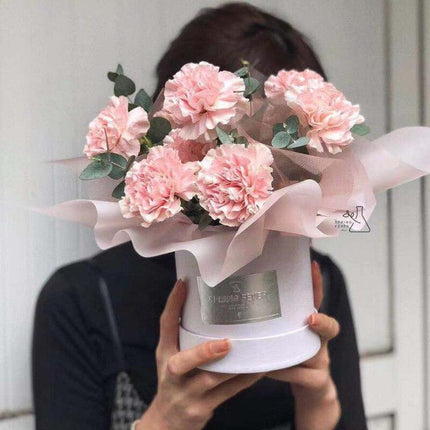 Charming Valentine's Day Flower Gift Box - The Ultimate Surprise for Her - Très Elite