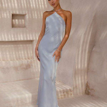 Chic Backless Halterneck Evening Gown for Exquisite Elegance - Très Elite
