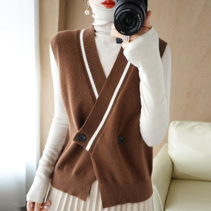 Chic Cashmere Delight: Sustainably-Sourced Petite Fit Sweater for the Fashion-Conscious - Très Elite