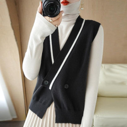 Chic Cashmere Delight: Sustainably-Sourced Petite Fit Sweater for the Fashion-Conscious - Très Elite