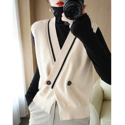 Chic Cashmere Delight: Sustainably-Sourced Petite Fit Sweater for the Fashion-Conscious - Très Elite