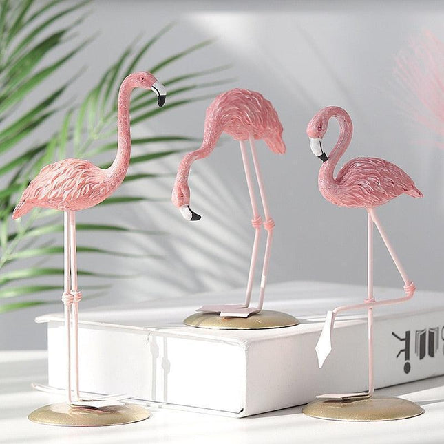 Chic Flamingo Resin Sculpture - Trendy Home Accent & Unique Gift Option