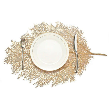 Chic Golden Leaf Dining Mat: Elegant Heat-Resistant Table Protector & Stylish Accent - Très Elite