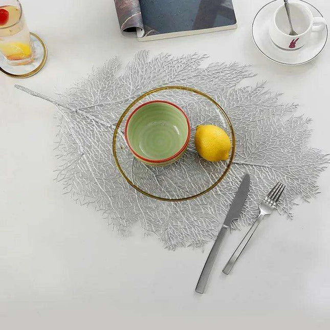 Chic Golden Leaf Dining Mat: Elegant Heat-Resistant Table Protector & Stylish Accent