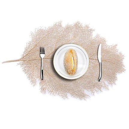 Chic Golden Leaf Dining Mat: Elegant Heat-Resistant Table Protector & Stylish Accent - Très Elite