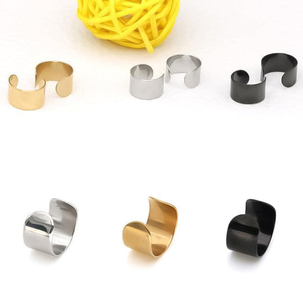Chic Golden Stainless Steel Clip-On Ear Cuffs - Stylish Accessory for Everyone - Très Elite