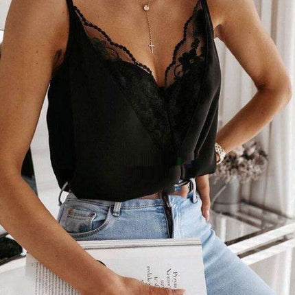 Chic Lace V-Neck Sleeveless Blouse: Stylish and Comfortable - Très Elite
