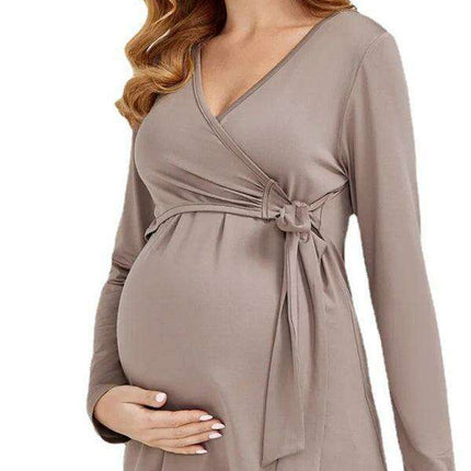 Chic Long-Sleeve V-Neck Maternity Dress for Cozy Autumn-Winter Wear - Très Elite