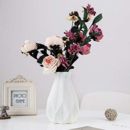 Chic Nordic-Style White and Pink Plastic Vase Duo for Modern Home Decor - Très Elite