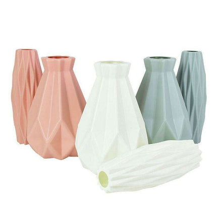 Chic Nordic-Style White and Pink Plastic Vase Duo for Modern Home Decor - Très Elite