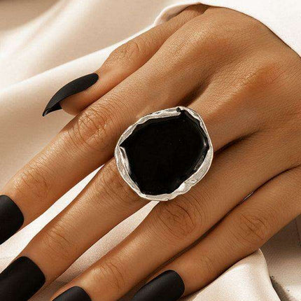 Chic Retro Gold Alloy Ring with Distinctive Design - Très Elite