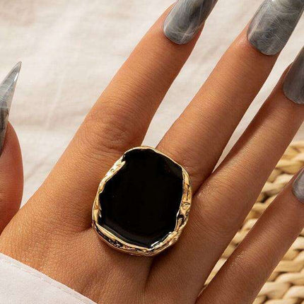 Chic Retro Gold Alloy Ring with Distinctive Design - Très Elite