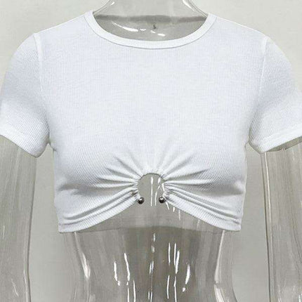 Chic Ring-Embellished Cropped Tee: A Perfect Fusion of Style and Comfort - Très Elite
