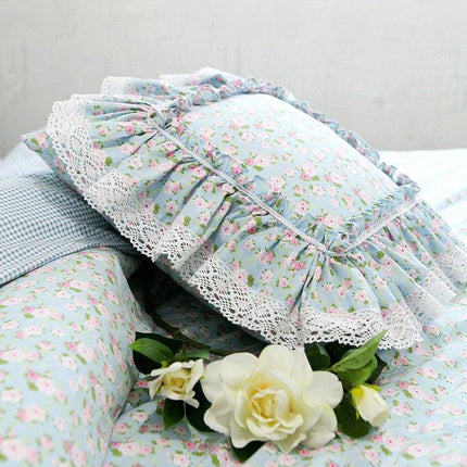 Chic Striped Ruffled Lace Pillowcase for Stylish Home Accents - Très Elite