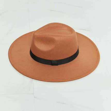 Chic Tan Fedora with Stylish Black Ribbon Accent - Très Elite