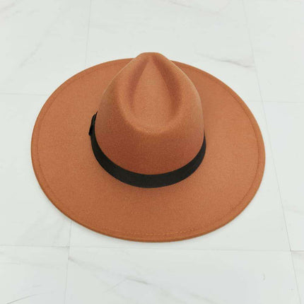 Chic Tan Fedora with Stylish Black Ribbon Accent - Très Elite