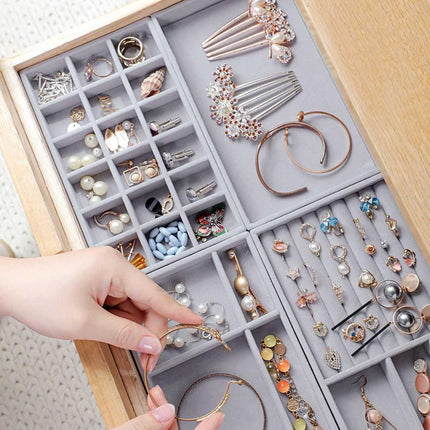 Chic Velvet Jewelry Organizer: The Ultimate Luxe Storage Solution for Your Precious Keepsakes.