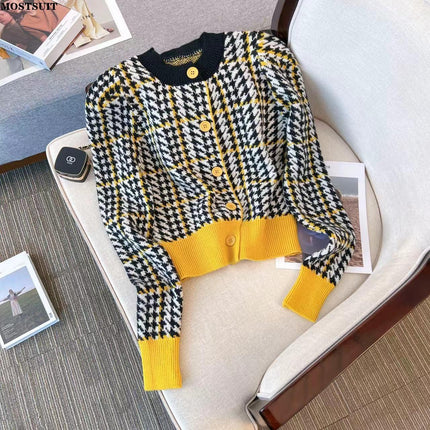 Chic Vintage Houndstooth Knit Cardigan - Timeless Style - Très Elite