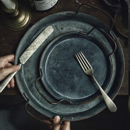 Chic Vintage Iron Bread Tray with Sturdy Handles for Elegant Home and Restaurant Use - Très Elite