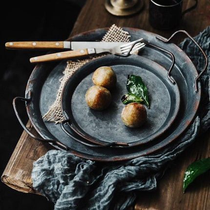 Chic Vintage Iron Bread Tray with Sturdy Handles for Elegant Home and Restaurant Use - Très Elite