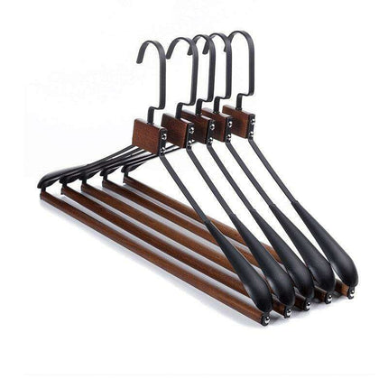 Chic Wooden Hanger Set with Wide Shoulders for Stylish Closet Storage - Très Elite