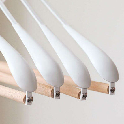Chic Wooden Hanger Set with Wide Shoulders for Stylish Closet Storage - Très Elite