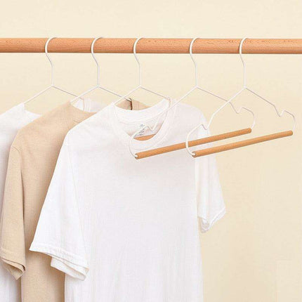 Chic Wooden Hanger Set with Wide Shoulders for Stylish Closet Storage - Très Elite