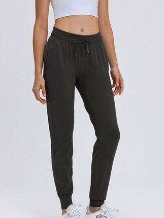 Chic and Functional: Trendy Tied Joggers with Versatile Pockets