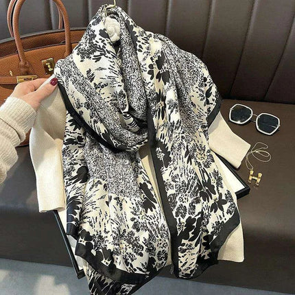 Coastal Charm: Elegant Multi-Hued Beach Scarf - Stylish UV Protection - Très Elite