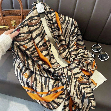 Coastal Charm: Elegant Multi-Hued Beach Scarf - Stylish UV Protection - Très Elite