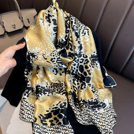Coastal Charm: Elegant Multi-Hued Beach Scarf - Stylish UV Protection - Très Elite