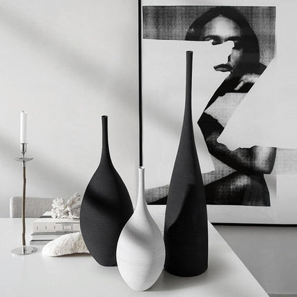 Contemporary Monochrome Vase for Stylish Home Decor - Très Elite