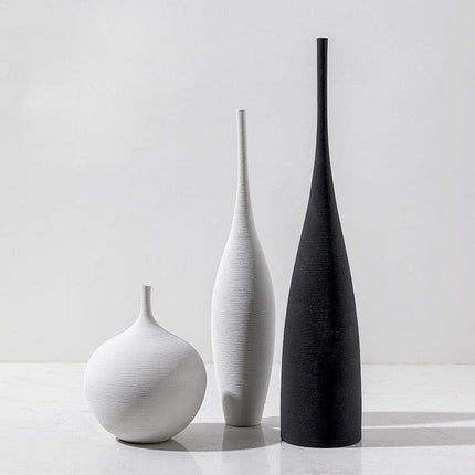 Contemporary Monochrome Vase for Stylish Home Decor - Très Elite