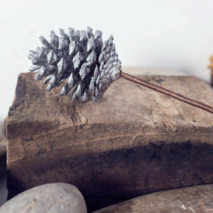 Dried Pine Cone and Floral Arrangement for Chic Nordic Home Styling - Seasonal Festive Decor - Très Elite